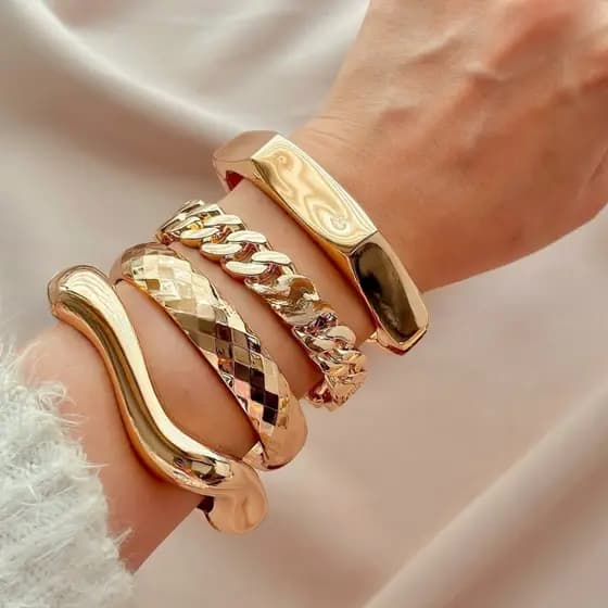 Conjunto com 4 Braceletes Grossos Maximalista Dourado Femininas Bracelete Maxi Acessórios Femininos