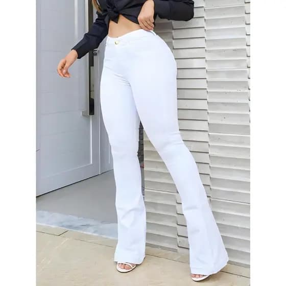 calça jeans flare branca premium estilosa modeladora