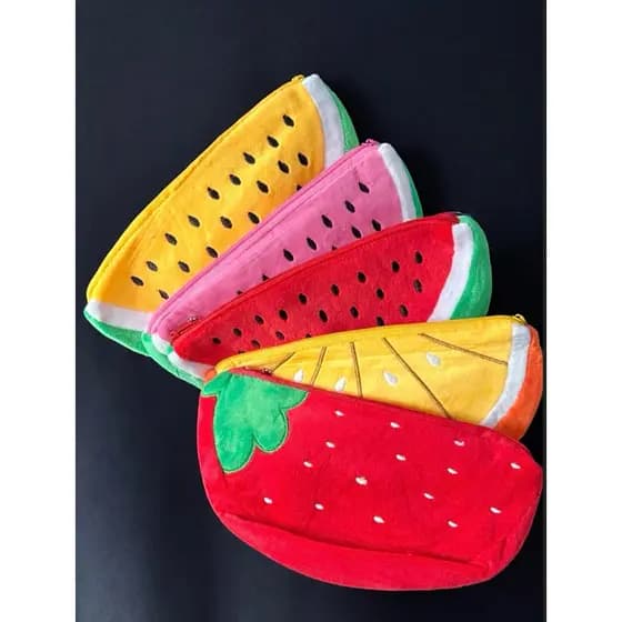 Estojo - Necessaire pelúcia frutas