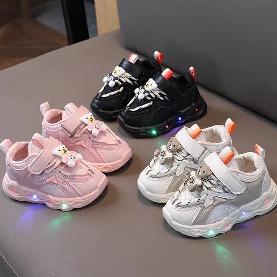 2025 Novo Estilo tênis infantis meninos estudantes casuais sapatos de placa alta meninas sapatos de bebê LED sapatos