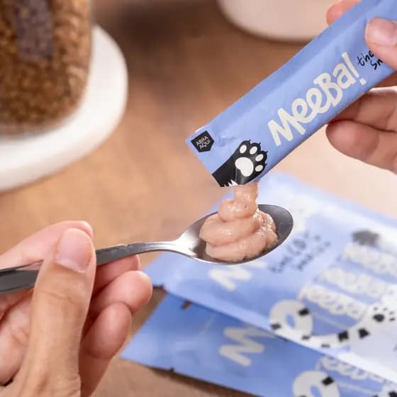 Meeba! Petisco para Gatos Tipo Churu Alimento Úmido Hidratação Snacks Natural Atum E Camarão 4 Sachês 14g
