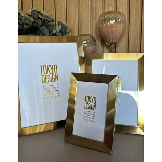 Porta Retrato Natal Dourado Fosco em Metal com visor em vidro Medan