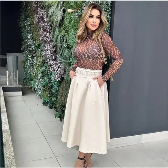 Saia Tecido de Alfaiataria Viscose Midi (média) Branca Off White lisa Godê Evasê Rodada Transpassada social 3 marias moda evangélica