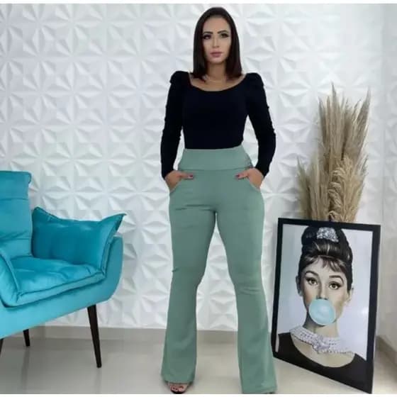 Calça Legging Flare Malha Crepe Boca de Sino com Bolso Casual Feminina Bailarina Flanelada