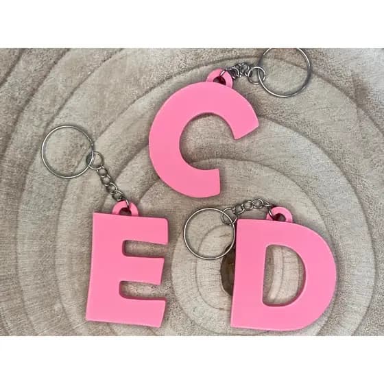 Chaveiro Letra Inicial Personalizado – Impressão 3D Minimalista e Leve