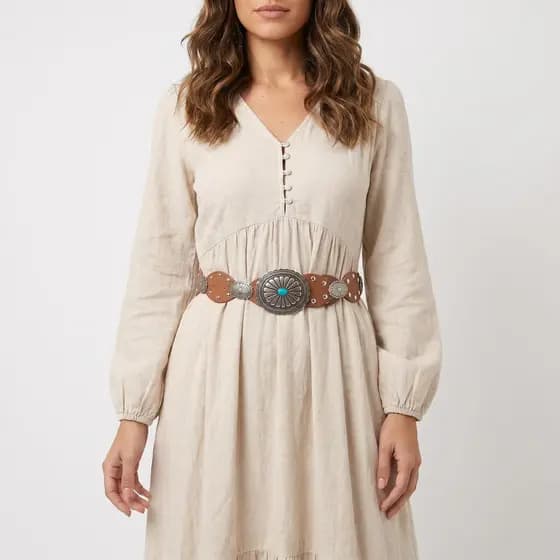 Cinto Feminino de Couro com Fivela Western Metalizada e Aplicações