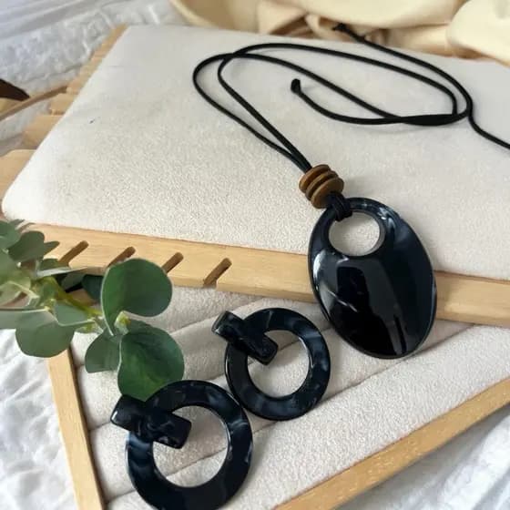 Kit Colar e Brincos Resina Preto Feminino Acessório Modernos Elegante