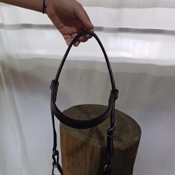 Cabeçada Tanino preta Oleada com óleo de Mocotó. Super Reforçada
