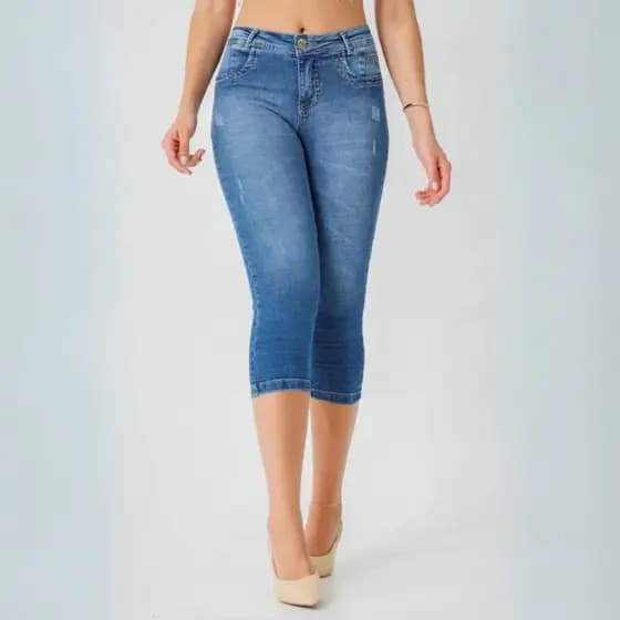 Calça Feminina Jeans Capri Levanta Bumbum Cintura Média Modeladora Lycra Botão