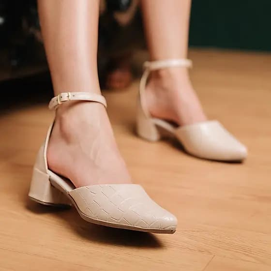 Scarpin Mule Feminino Moda Croco Salto Médio Elegante e Sofisticado