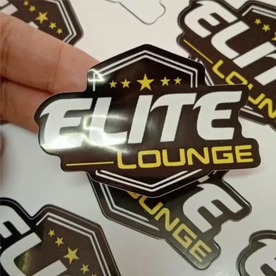 100 Adesivos Personalizados de 4x4cm com recorte eletrônico, só destacar e colar!