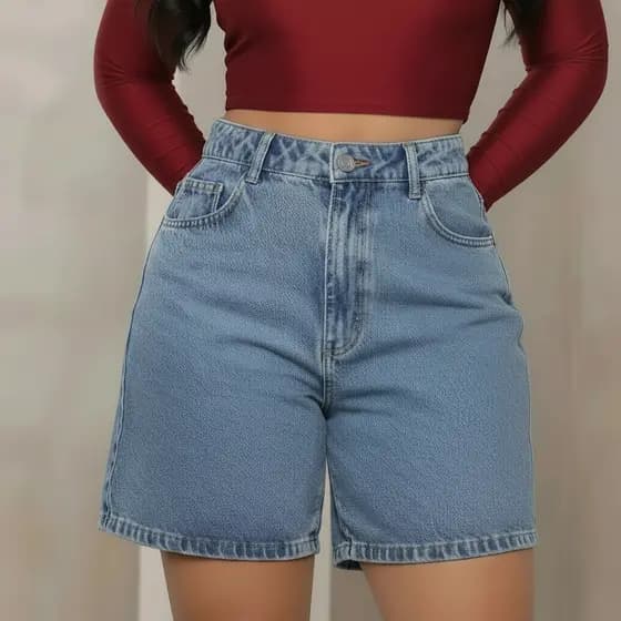 Bermuda Jeans Feminina Mom Cintura Alta Lavagem Clara Estonada Bolso Funcional Casual