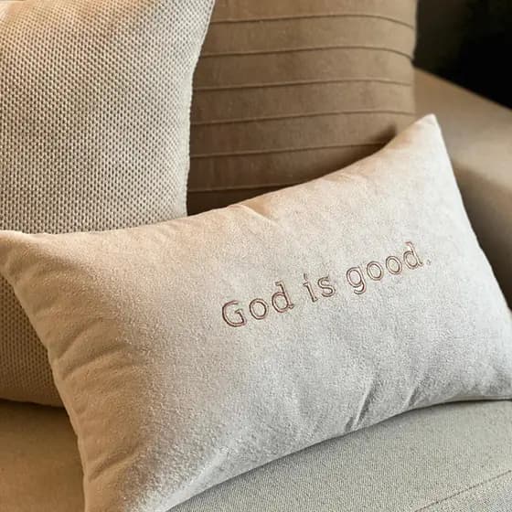 Capa de Almofada Bordada God is Good Retangular 30x50