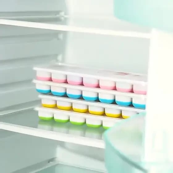 Kit com UMA ou DUAS Formas De Gelo Com Fundo De Silicone Flexível E Tampa Rígida Empilhável Livre de BPA Prática