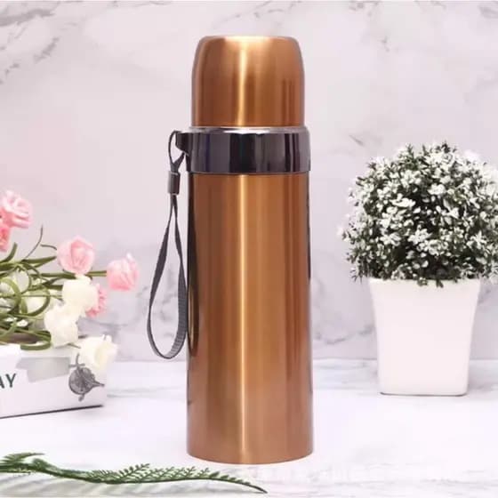 Garrafa térmica metálica a vácuo de aço inoxidável 500 ml com copo e alça