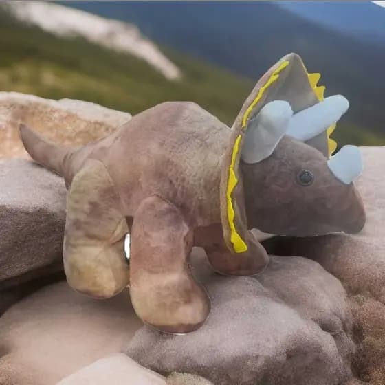 Dinossauro de pelúcia triceratops 40 cm -Fizzy