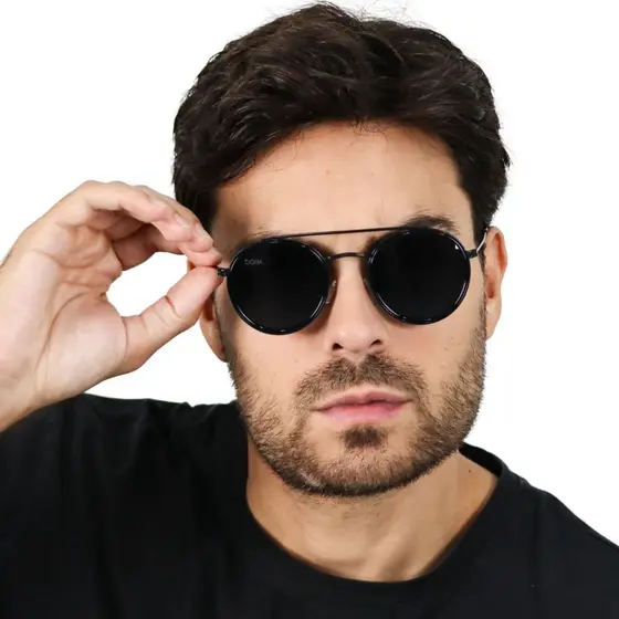 Óculos de Sol Escuro Redondo Aro com Detalhe Proteção UV Masculino Mônica Doha