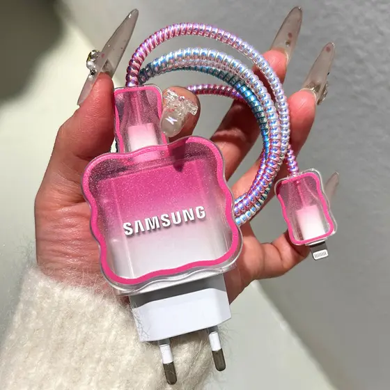 Capa protetora para carregador universal Samsung de 25W, resistente a arranhões e sujeira, prolonga a vida útil.