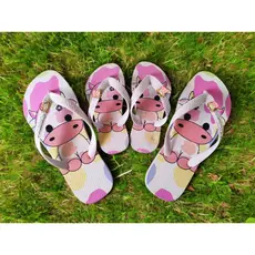Kit Mãe e Filha Chinelo mumu Vaca Personagens tira larga com pingente Envio Imediato Confortável