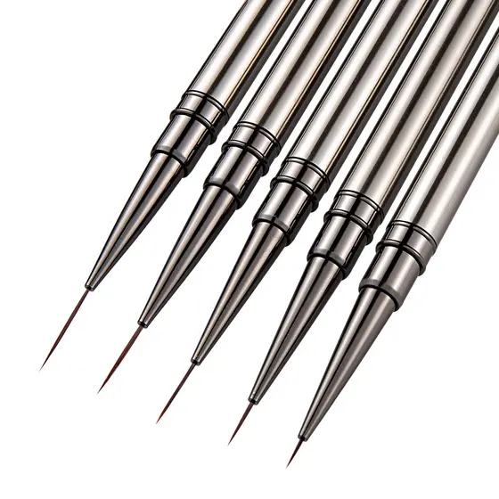 Pincel Liner para Unhas 9mm, ideal para pintura de linhas, listras e desenhos florais em manicure. Cabo metálico.