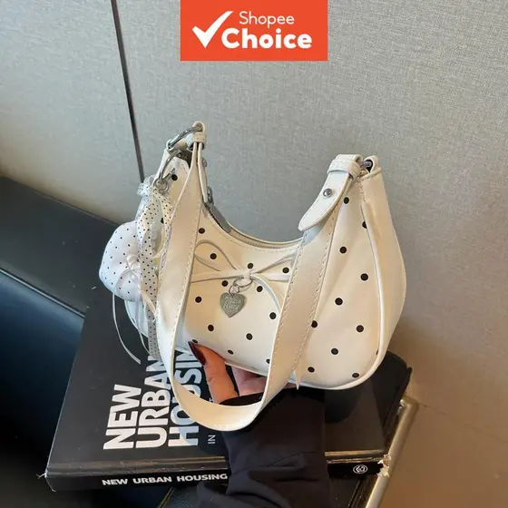 Bolsa branca com estampa de bolinhas de lua crescente | Charm de laço com zíper, bolsa tiracolo feminina
