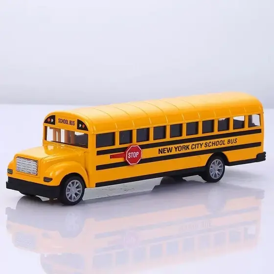 Ônibus Escolar de Metal: A Diversão que Resiste!