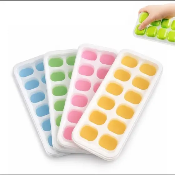 kit 4 Forma de Gelo De Silicone Com Tampa De Plástico Rígido