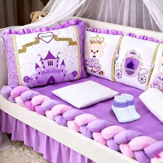 Kit Berço Castelo Lilás 14 Peças com Trança, Mosquiteiro + Meia Infantil Persa