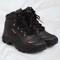 Bota Feminina para Trilhas e Dias Chuvosos - Utilitária, Cano Alto e Sola Antiderrapante