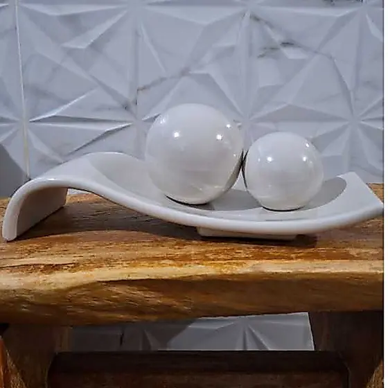 Rampa off white com 2 bolas decoração