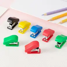 Novo Mini grampeador para estudantes fornece estilo portátil feito à mão
