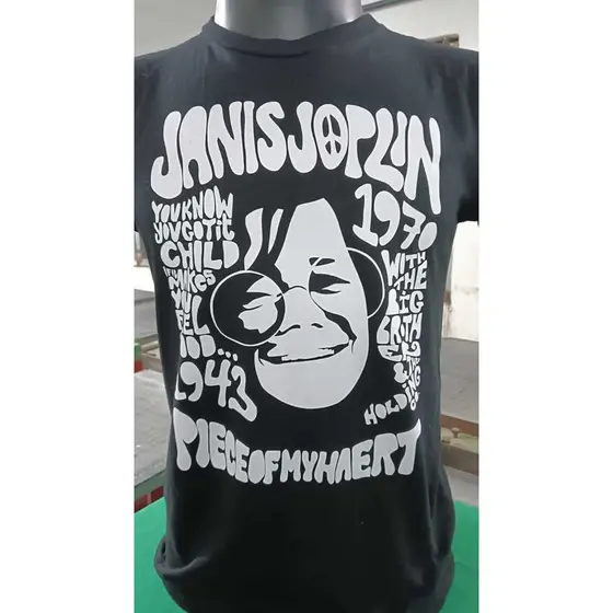camiseta rock n'roll Janis Joplin malha algodão preto penteado super transada estampa em silkscreen retrô