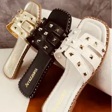 Sandália Rasteira Feminina Amizzara Tachas Spike Pirâmide Bico Quadrado Confortável Blogueira