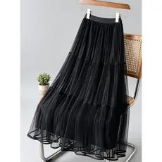 Saia midi com aplicações de strass, nova e super bonita saia de tule com acabamento estrelado.