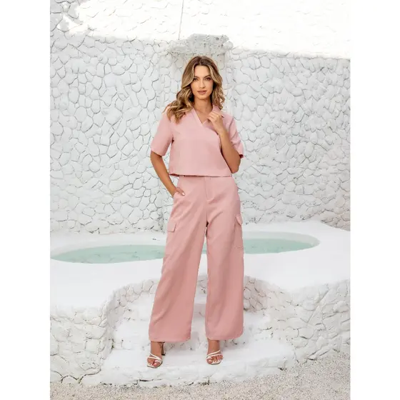 Conjunto Feminino Blusa e Calça Cargo em Linho com Elastano Moda Utilitária Elegante Versátil