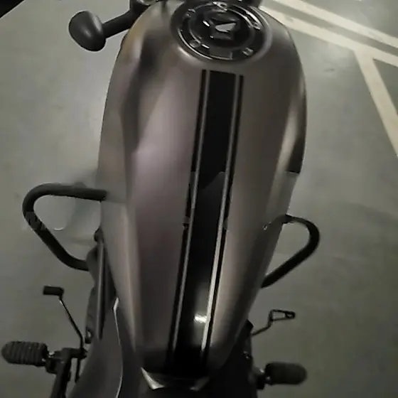 Adesivos de Vinil para Moto Tanque e Capacete - Transforme o Visual Agora!