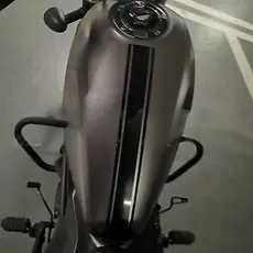 Adesivos de Vinil para Moto Tanque e Capacete - Transforme o Visual Agora!