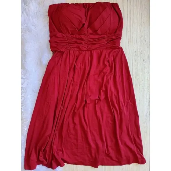 Vestido tomara que caia vermelho com bojo