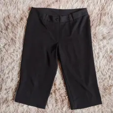 Calça preta feminina meia canela | Não é nova