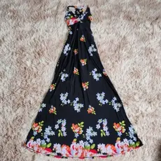 Vestido longo preto florido | Não é novo