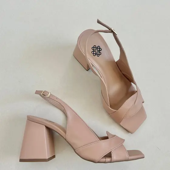 Calcado Feminino Nude Confortavel Sandalia Bico Quadrado Salto Alto Grosso Moda Sapato Mulher