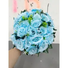 Buquê de  rosas com folhagem  C/24