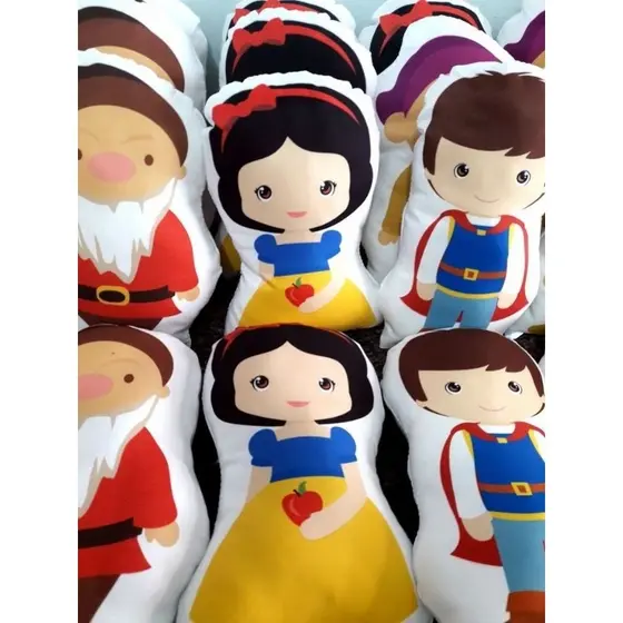 Mini almofada contornada personalizada com sua arte, lembrancinha para festa, presente. Medida de 15cm altura.