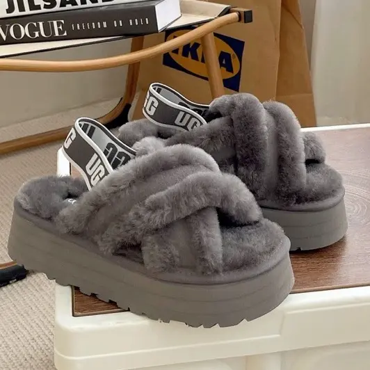 2022 Novos Chinelos De Lã UGG De Outono E Inverno Moda Todos Combinam Com O Dedo Do Pé Espesso Em Cruz Aberto