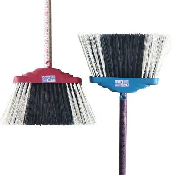 Kit com 2 unidades - Vassoura de Nailon Macia