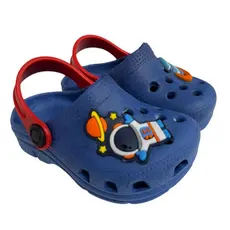 Sandália Infantil Masculino com Enfeite. A escolha ideal para o seu pequeno.