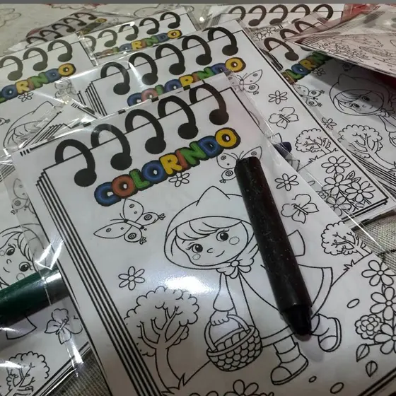 10 Mini Lembrancinha de Colorir com TEMA VARIADO E SORTIDOS