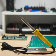 Ferro Solda Estanho Alta Potencia Temperatura Estável Cabo 110V  OU 220V Reparo Eletrônico