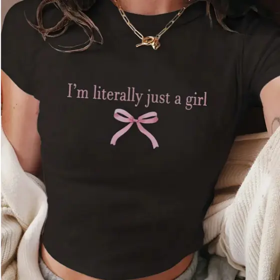Cropped Slim Feminino Coquette Gilr Uma Garota Style  Frase Eu Literalmente Sou Apenas Uma Garota Style Summer Tendência