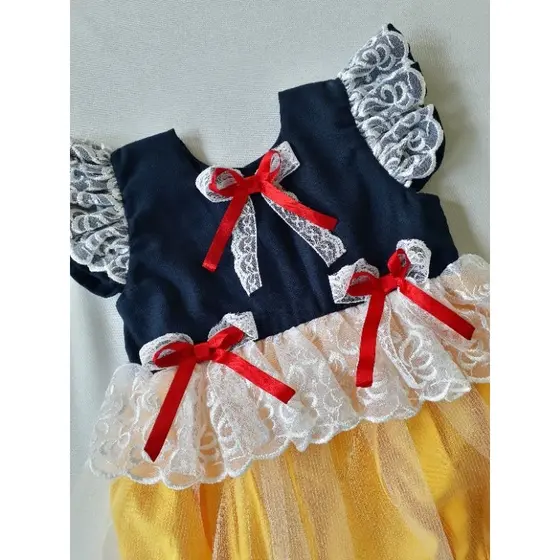 Jardineira Romper body Branca de Neve mesversário 1 ano bebê com renda e fita de cetim